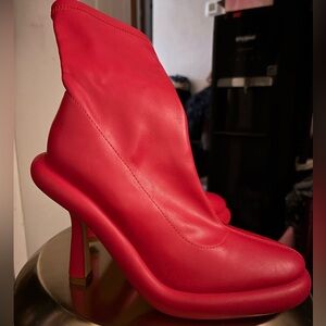 Red boots Shop Akira